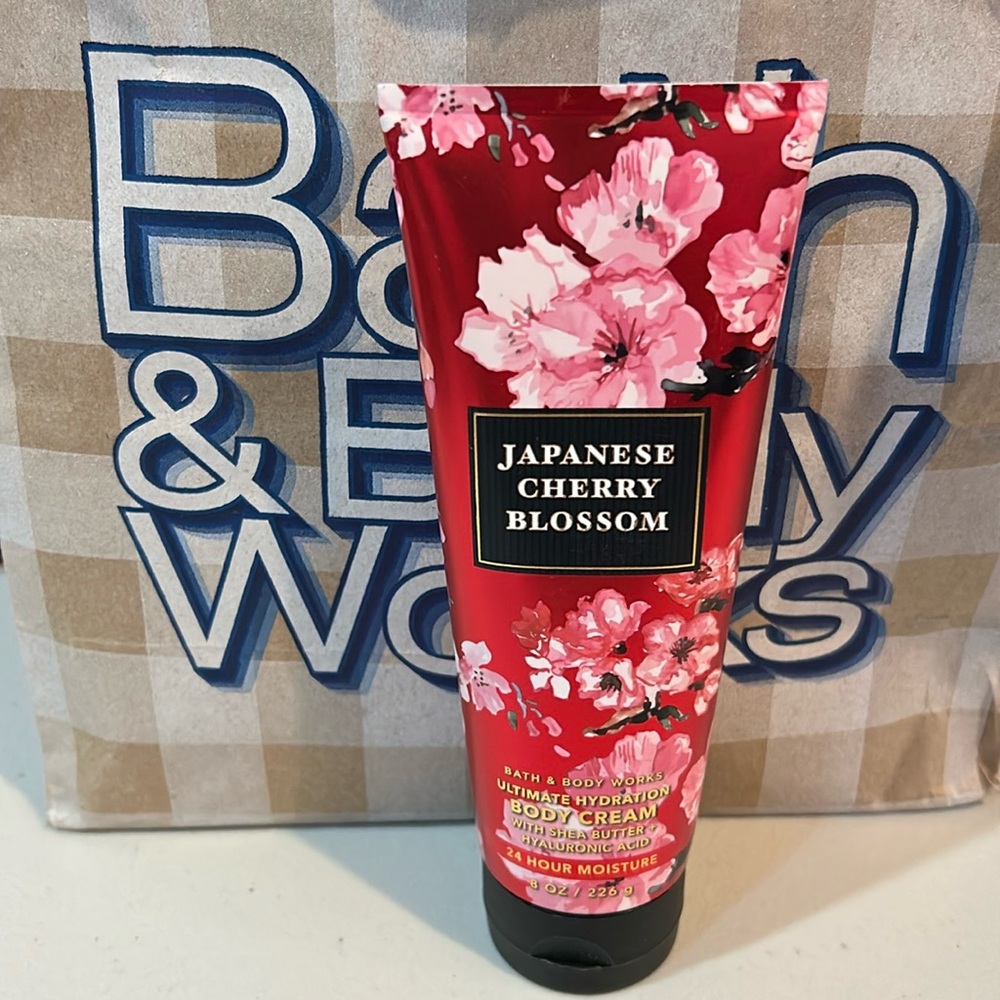 JAPANESE CHERRY BLOSSOM BATH AND BODY WORKS.